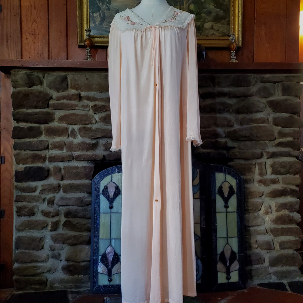 Vintage JCPenney Peach Nylon Maxi Robe Nightgown Victorian Lace ILGWU Union MED